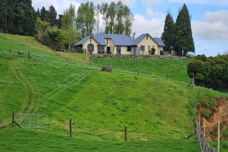 Photo of property in 311 Croydon Road, Midhirst, Stratford, 4394