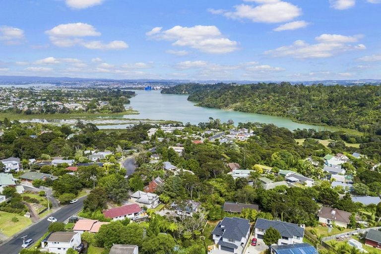 Photo of property in 2/185a Manuka Road, Bayview, Auckland, 0629