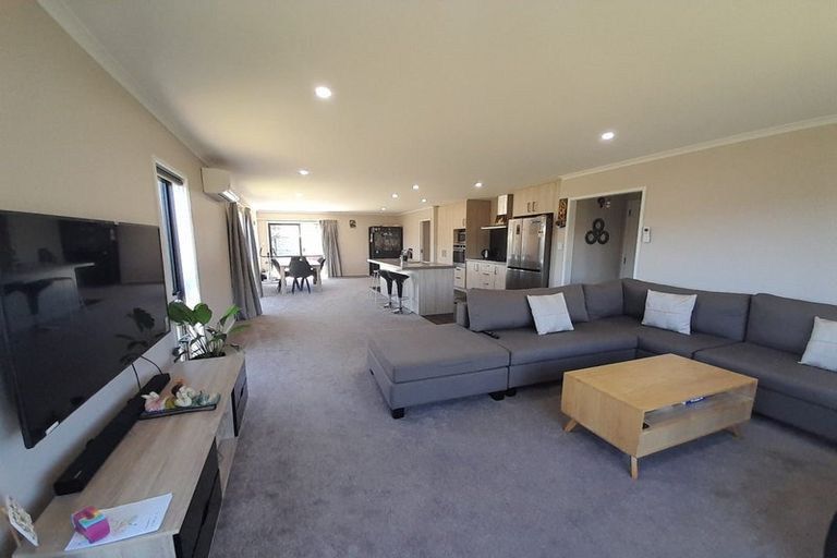 Photo of property in 48 Te Kaeaea Crescent, Wallaceville, Upper Hutt, 5018