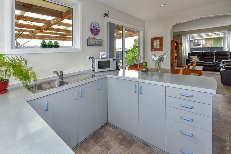 Photo of property in 35 Woodgrove Avenue, North New Brighton, Christchurch, 8083