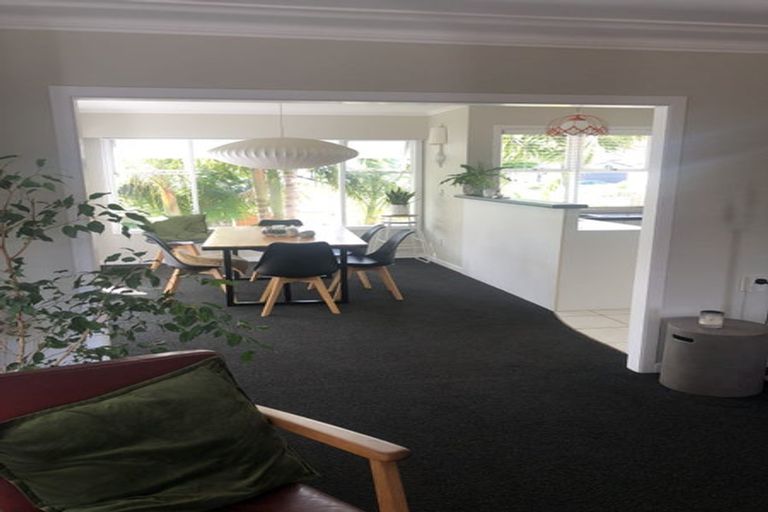 Photo of property in 1/1 Sylvan Park Avenue, Milford, Auckland, 0620
