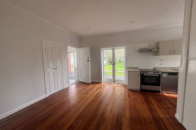 Photo of property in 31 Jackson Street, College Estate, Whanganui, 4500
