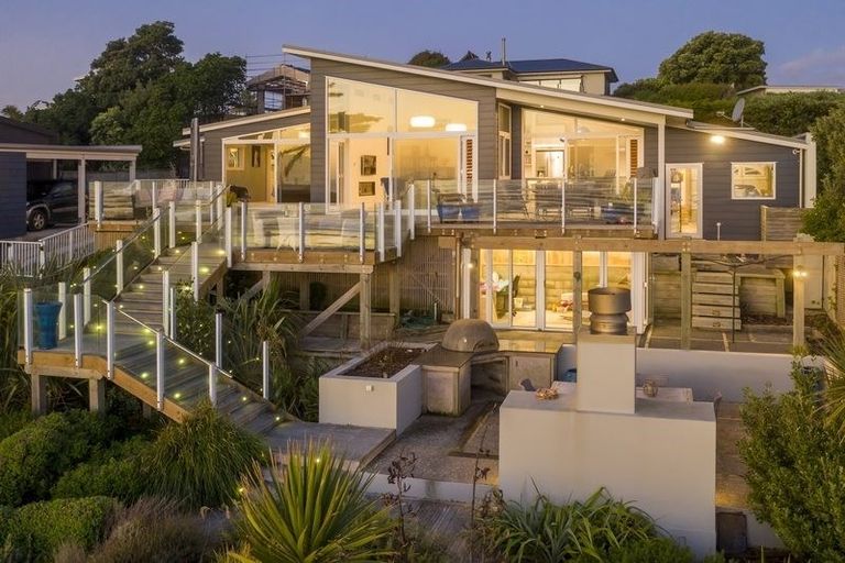 Photo of property in 32 Tainui Street, Raumati Beach, Paraparaumu, 5032