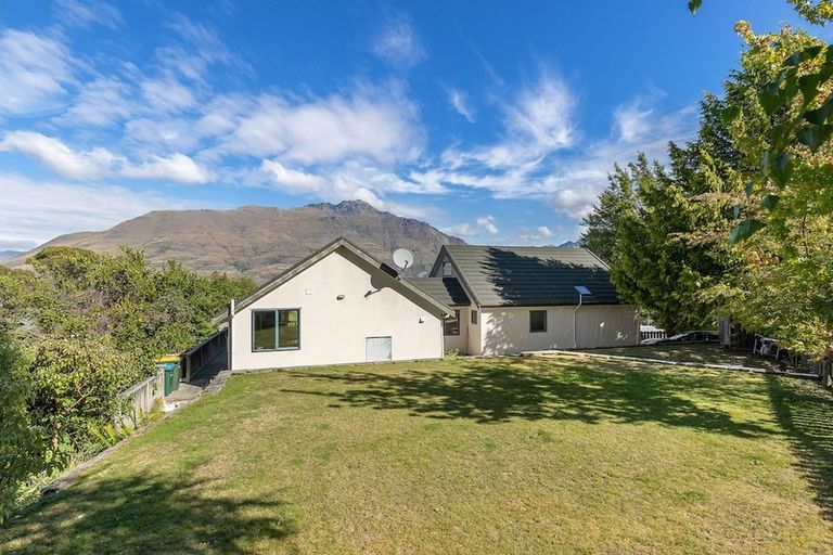 Photo of property in 5 Williams Street, Sunshine Bay, Queenstown, 9300