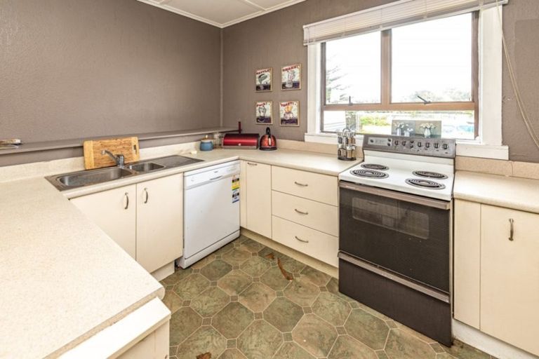 Photo of property in 217 Puriri Street, Castlecliff, Whanganui, 4501