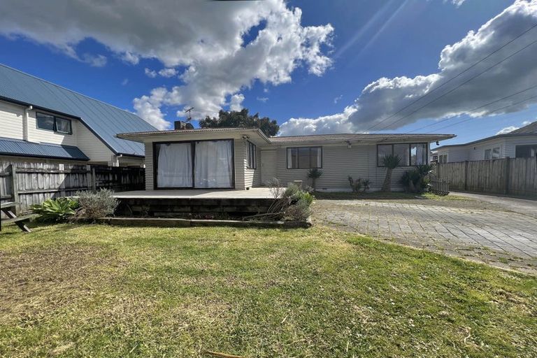 Photo of property in 11 Tiraumea Drive, Pakuranga, Auckland, 2010