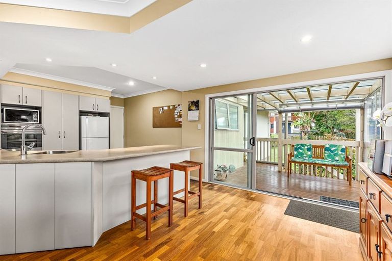 Photo of property in 80 Ravenwood Drive, Forrest Hill, Auckland, 0620