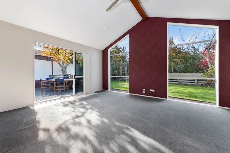 Photo of property in 16 Caulfield Place, Pukehangi, Rotorua, 3015