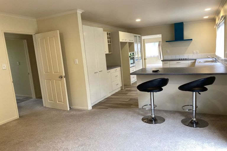 Photo of property in Chantelle Close, 44e Lavery Place, Sunnynook, Auckland, 0632