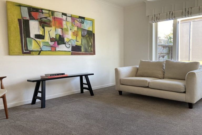 Photo of property in 2/10 Taupata Street, Redcliffs, Christchurch, 8081