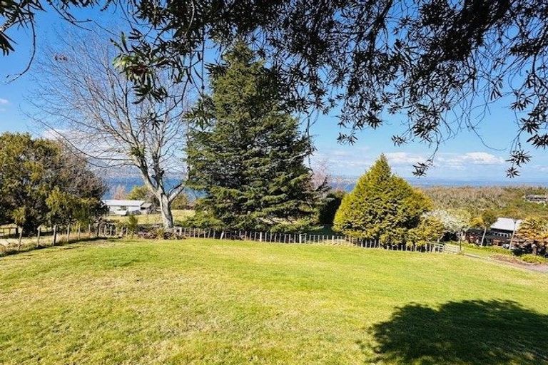 Photo of property in 14 Ewing Grove, Acacia Bay, Taupo, 3330