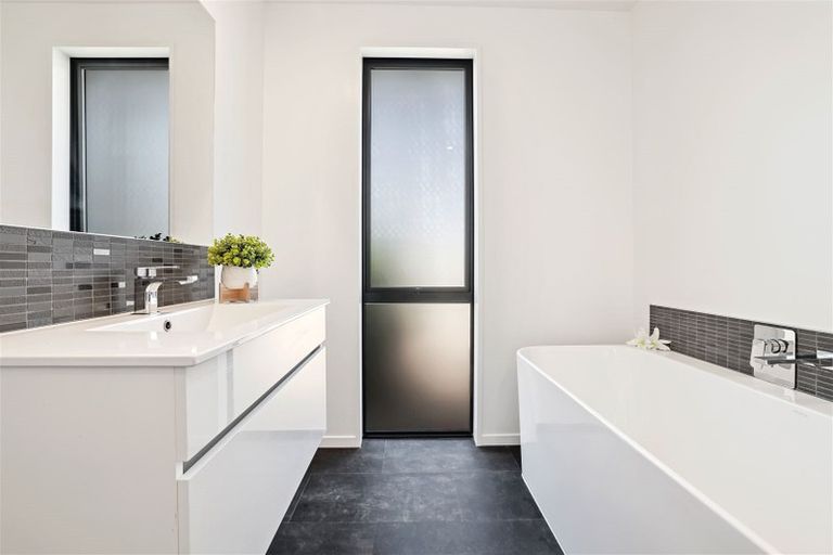 Photo of property in 21 Romanee Lane, Wigram, Christchurch, 8025