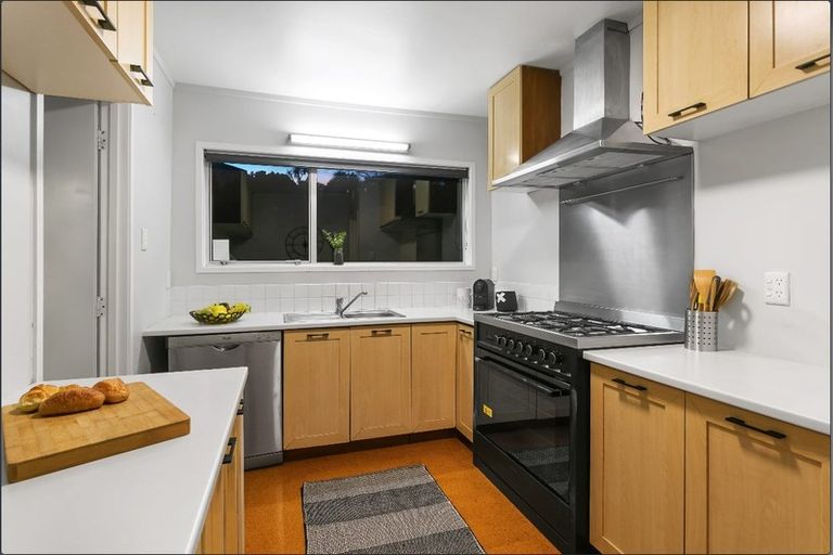 Photo of property in 3 Dunraven Place, Torbay, Auckland, 0630