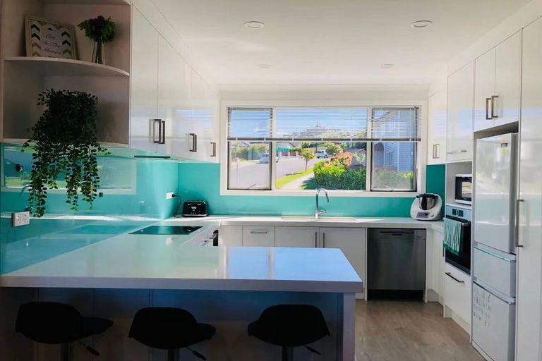 Photo of property in 11 Ian Gordon Lane, Orewa, 0931