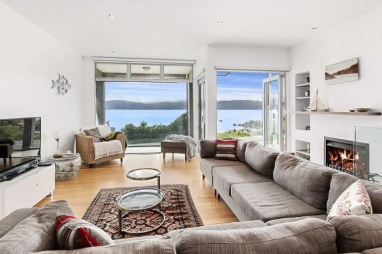 Photo of property in 117 Marine Parade, Seatoun, Wellington, 6022