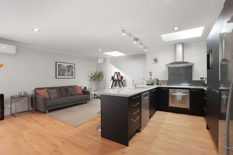 Photo of property in 7 Oratia Drive, Glen Eden, Auckland, 0602