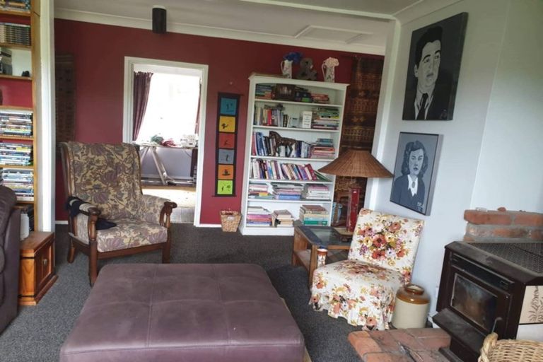 Photo of property in 240 Bridge Street, Eltham, 4322