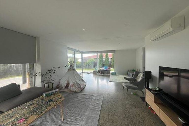 Photo of property in 451 East Coast Road, Murrays Bay, Auckland, 0630