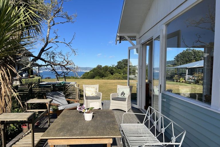 Photo of property in 18 Singers Road, Korokoro, Lower Hutt, 5012