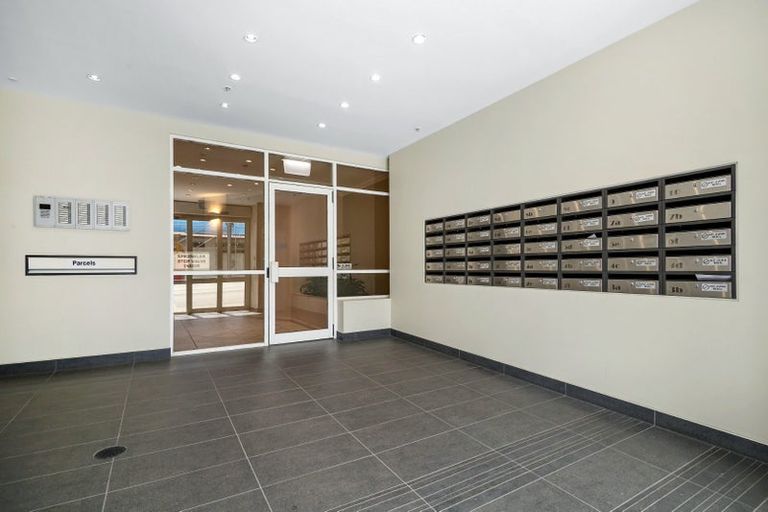 Photo of property in 4e/5 Kent Terrace, Mount Victoria, Wellington, 6011