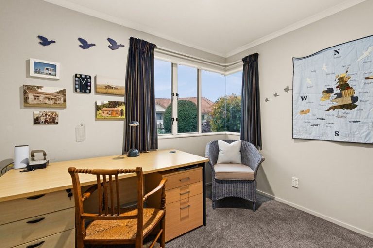 Photo of property in 30 Pukekura Place, Taradale, Napier, 4112