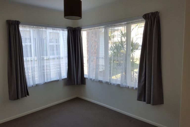 Photo of property in 2/30 Elliott Avenue, Bayview, Auckland, 0629