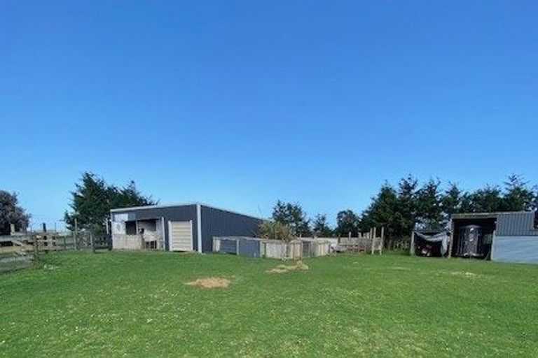 Photo of property in 84 Kaihau Road, Karioitahi, Waiuku, 2683