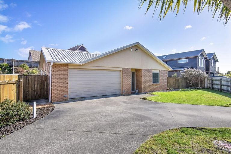 Photo of property in 21 Matuku Place, Paraparaumu Beach, Paraparaumu, 5032