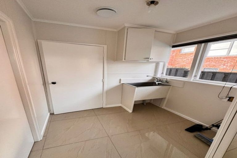 Photo of property in 18b Kirby Street, Glendene, Auckland, 0602