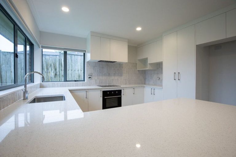 Photo of property in 12 Glastry Close, East Tamaki Heights, Auckland, 2016