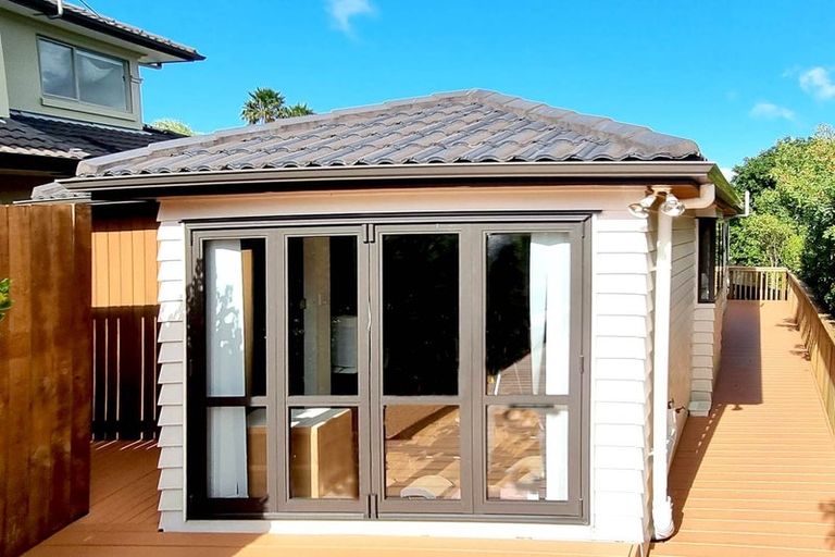 Photo of property in 15 Meteor Place, Schnapper Rock, Auckland, 0632