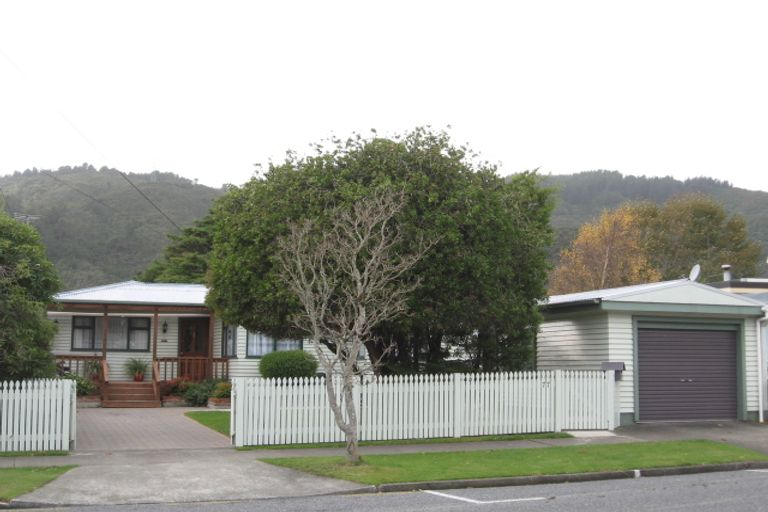 Photo of property in 77 Glen Road, Stokes Valley, Lower Hutt, 5019