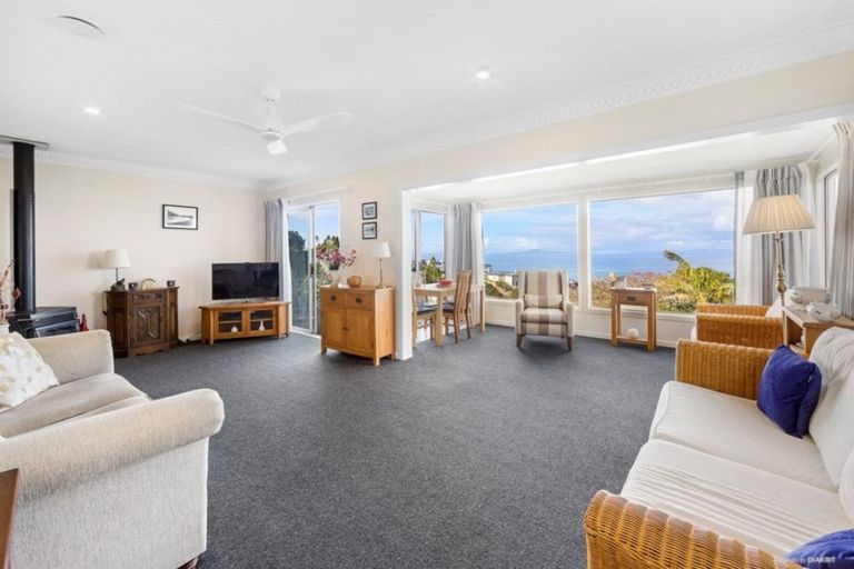 Photo of property in 99 Roberts Road, Matakatia, Whangaparaoa, 0930