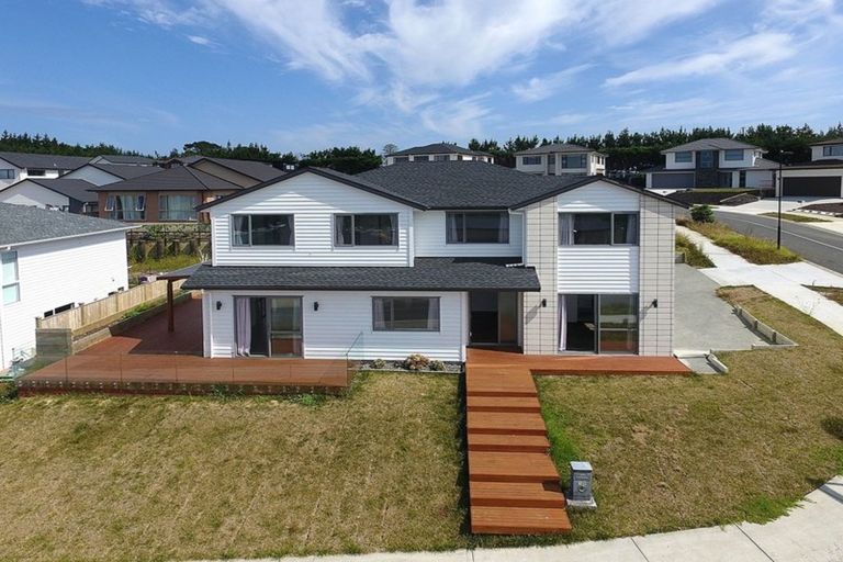 Photo of property in 19 Resolution Drive, Gulf Harbour, Whangaparaoa, 0930