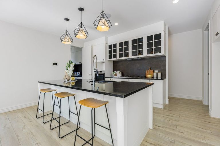 Photo of property in 10 Ian Gordon Lane, Orewa, 0931