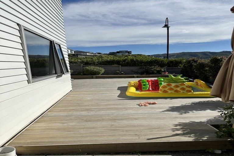 Photo of property in 21 Ken Douglas Drive, Aotea, Porirua, 5024