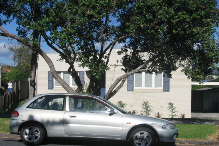 Photo of property in 3/10 Reid Road, New Lynn, Auckland, 0600