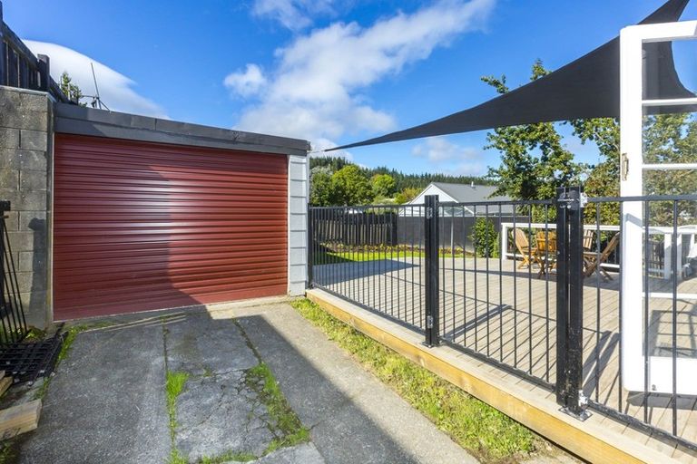 Photo of property in 15 Edelweiss Grove, Timberlea, Upper Hutt, 5018