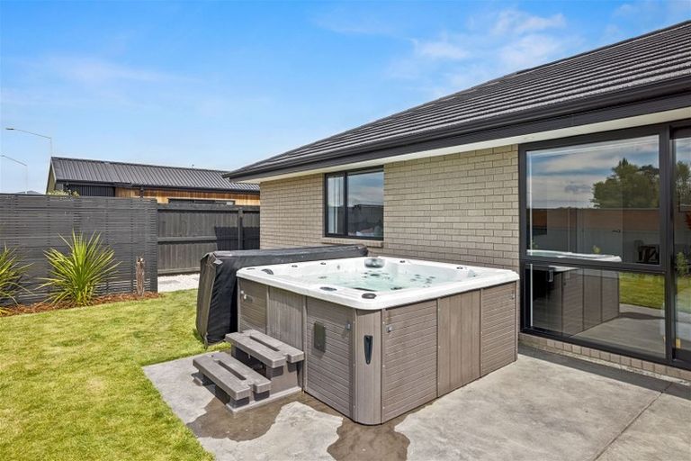 Photo of property in 12 Whincops Road, Halswell, Christchurch, 8025