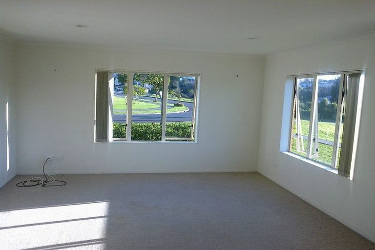Photo of property in 60 Brashier Circle, Sunnyvale, Auckland, 0612