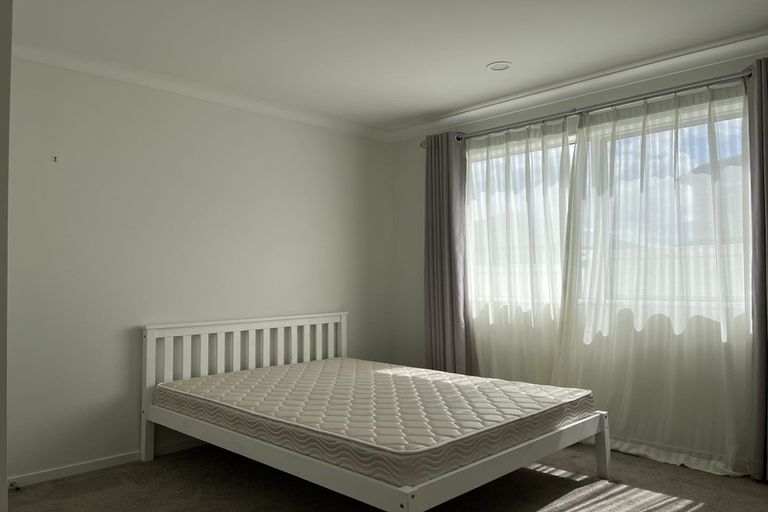 Photo of property in 12 Bridget Court, Red Beach, 0932