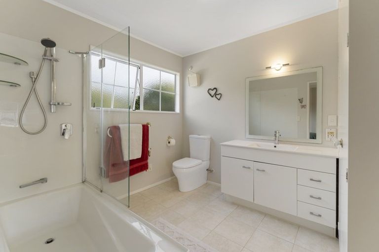 Photo of property in 469a Te Moana Road, Waikanae, 5036