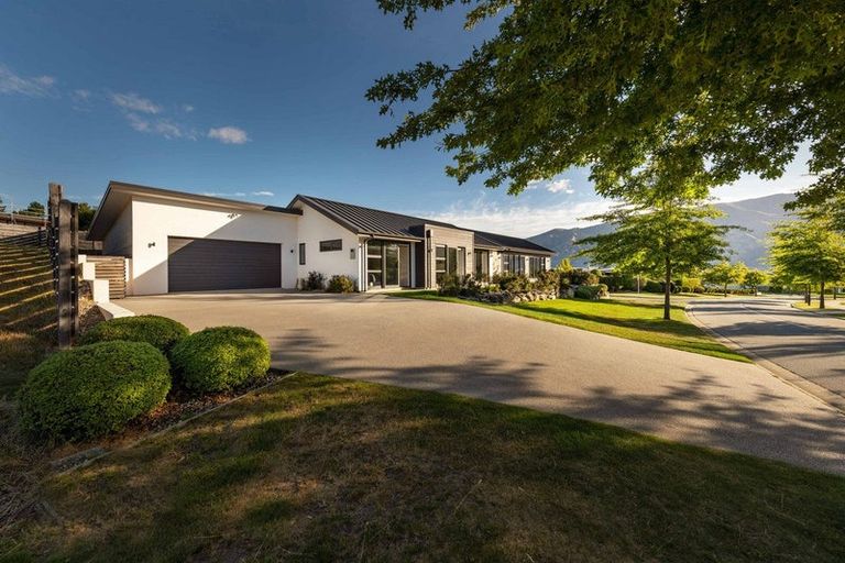 Photo of property in 1 Clearview Street, Wanaka, 9305