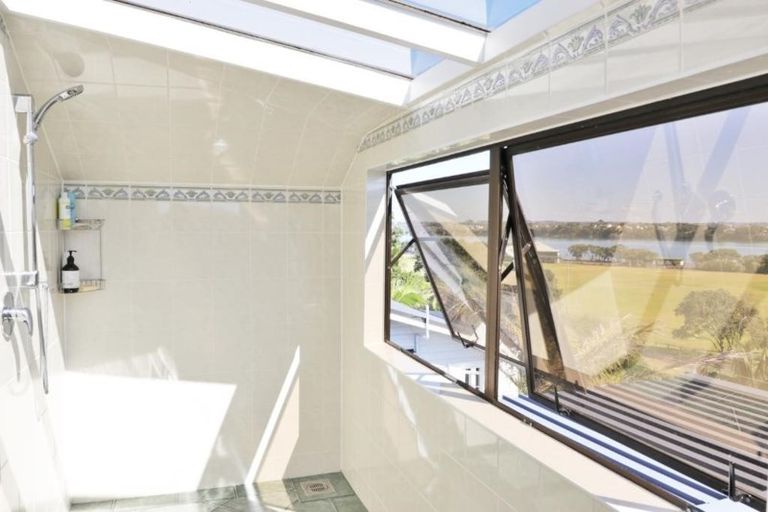 Photo of property in 38 Waterview Road, Stanley Point, Auckland, 0624