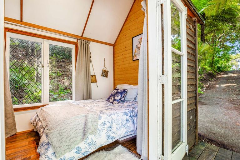 Photo of property in 227 Woodlands Park Road, Titirangi, Auckland, 0604