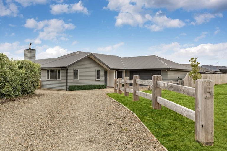 Photo of property in 5 Turnbull Crescent, Wanaka, 9305