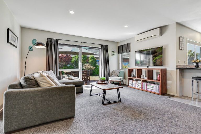 Photo of property in 20 Whitney Place, Rototuna North, Hamilton, 3210