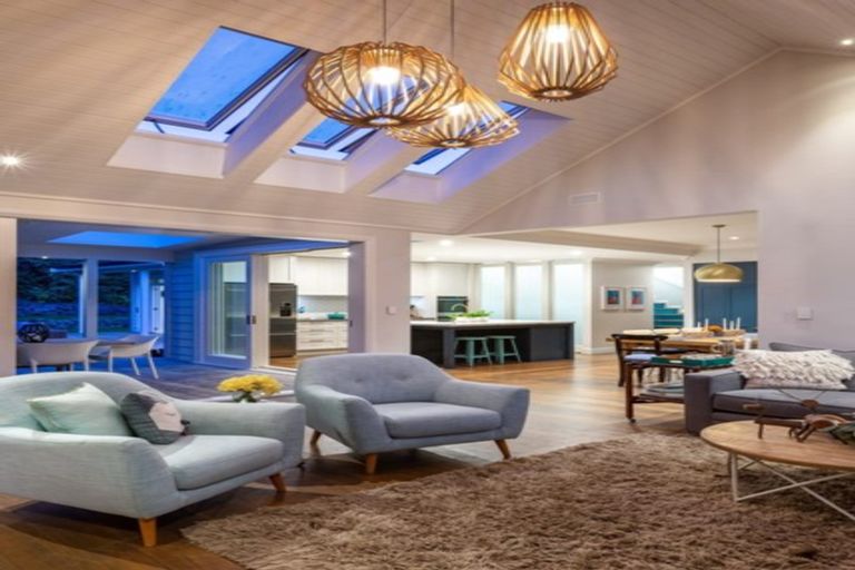 Photo of property in 2 Chenery Road, Red Beach, 0932