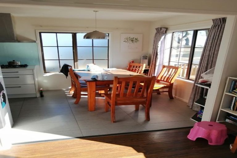 Photo of property in 3 Sunward Rise, Glenfield, Auckland, 0629