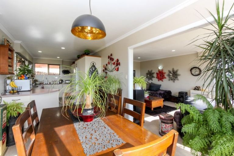 Photo of property in 14 Bronte Place, Whalers Gate, New Plymouth, 4310